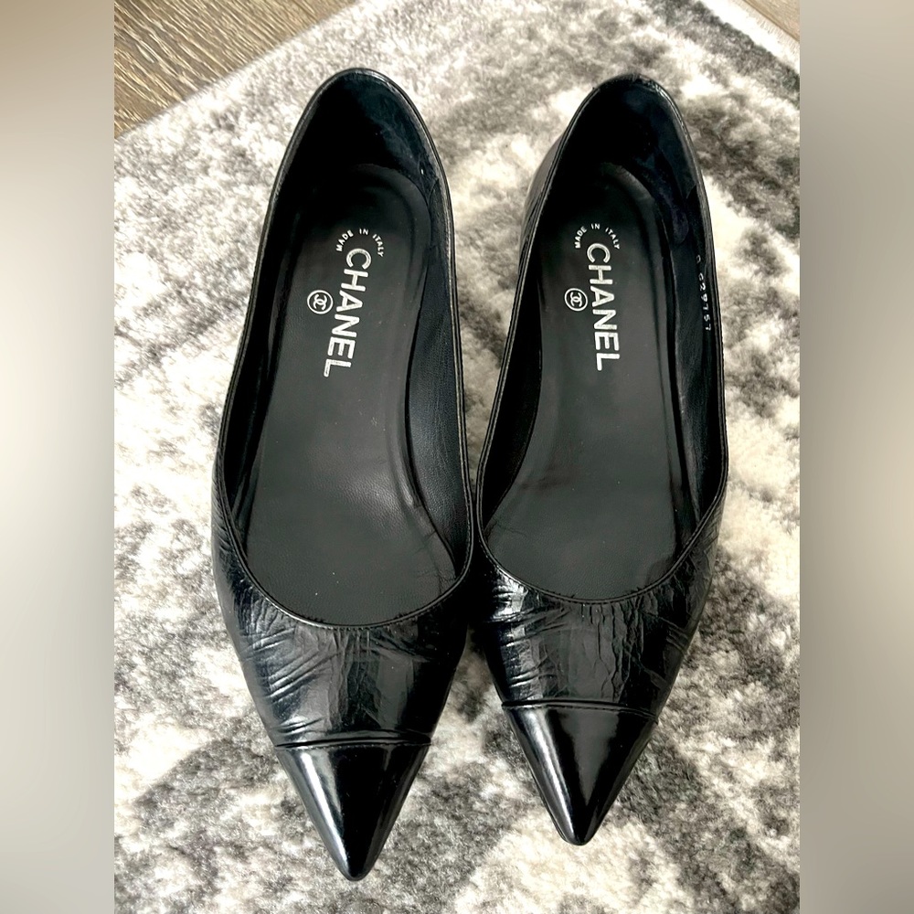 Chanel black cap toe black leather flats